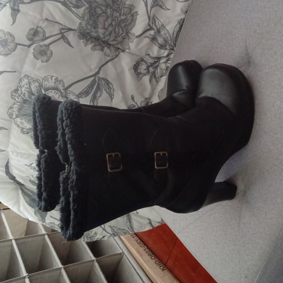 Boots - Picture 2 of 6